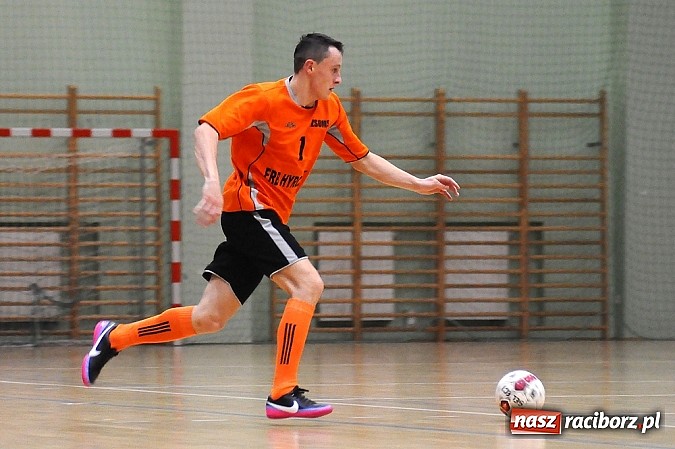Zdjęcie w galerii na portalu naszraciborz.pl: Ostre strzelanie w Halowej Lidze Piłki Nożnej wiadomości z regionu