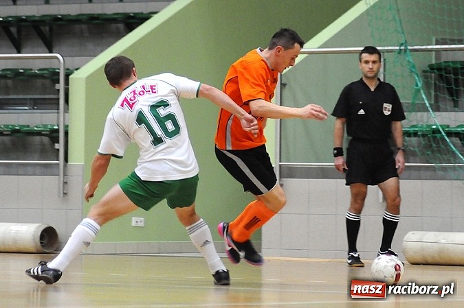 Zdjęcie w galerii na portalu naszraciborz.pl: Ostre strzelanie w Halowej Lidze Piłki Nożnej wiadomości z regionu