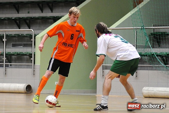 Zdjęcie w galerii na portalu naszraciborz.pl: Ostre strzelanie w Halowej Lidze Piłki Nożnej wiadomości z regionu