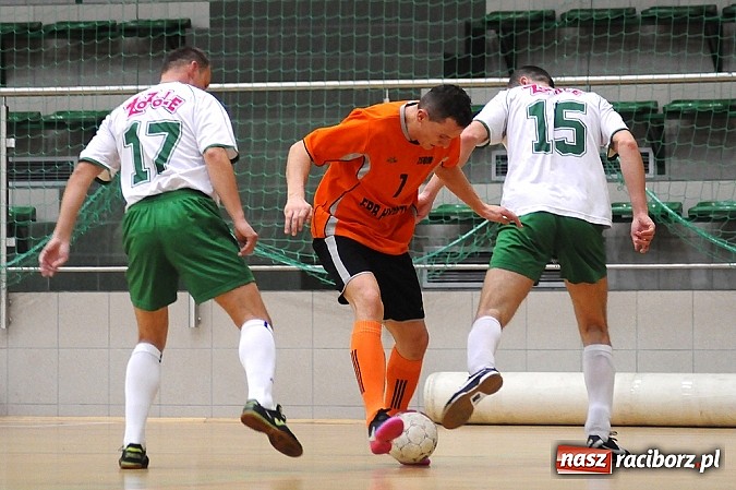 Zdjęcie w galerii na portalu naszraciborz.pl: Ostre strzelanie w Halowej Lidze Piłki Nożnej wiadomości z regionu
