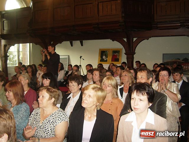 Zdjęcie w galerii na portalu naszraciborz.pl: Gimnazjum nr 5 ma patrona wiadomości z regionu