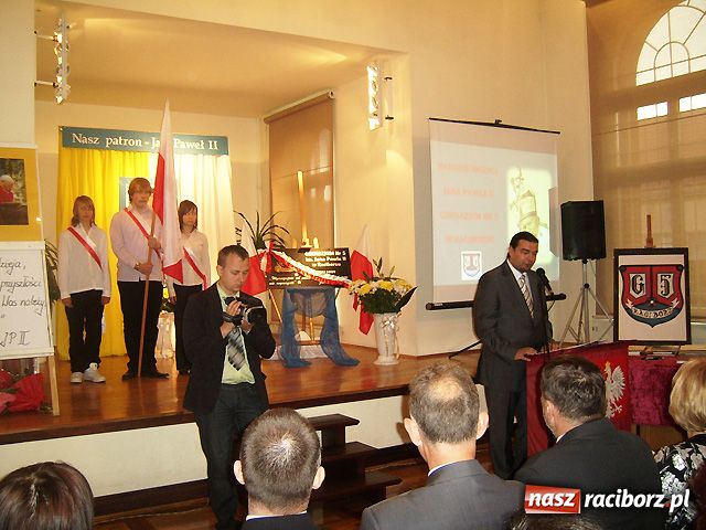 Zdjęcie w galerii na portalu naszraciborz.pl: Gimnazjum nr 5 ma patrona wiadomości z regionu