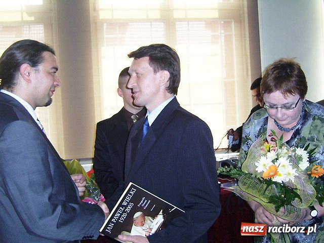 Zdjęcie w galerii na portalu naszraciborz.pl: Gimnazjum nr 5 ma patrona wiadomości z regionu