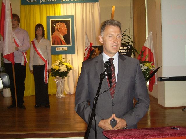 Zdjęcie w galerii na portalu naszraciborz.pl: Gimnazjum nr 5 ma patrona wiadomości z regionu