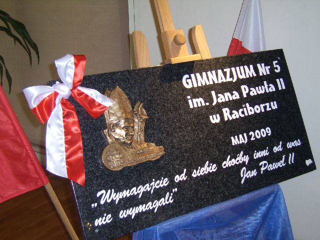 Zdjęcie w galerii na portalu naszraciborz.pl: Gimnazjum nr 5 ma patrona wiadomości z regionu