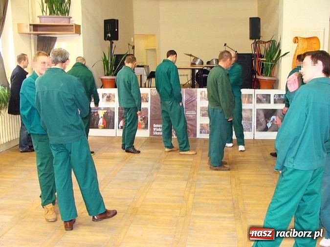 Zdjęcie w galerii na portalu naszraciborz.pl: Raciborscy więźniowie poznają historię Polski wiadomości z regionu