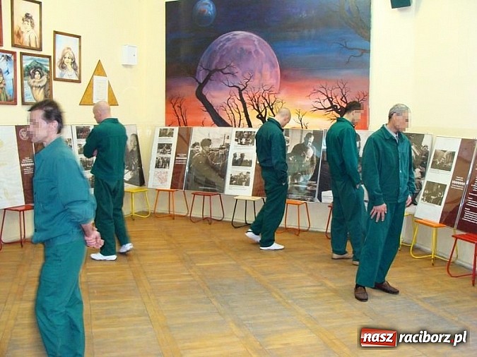 Zdjęcie w galerii na portalu naszraciborz.pl: Raciborscy więźniowie poznają historię Polski wiadomości z regionu
