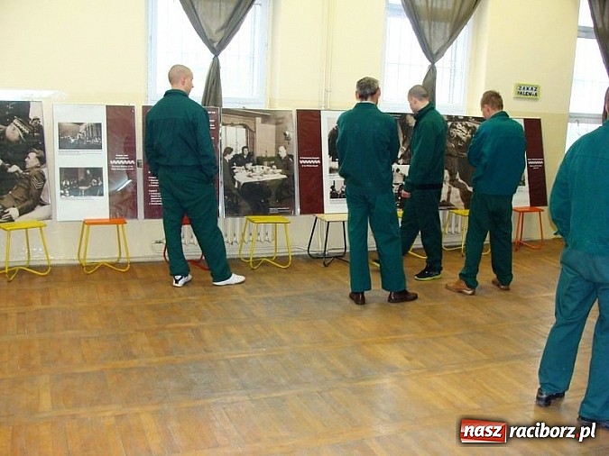 Zdjęcie w galerii na portalu naszraciborz.pl: Raciborscy więźniowie poznają historię Polski wiadomości z regionu