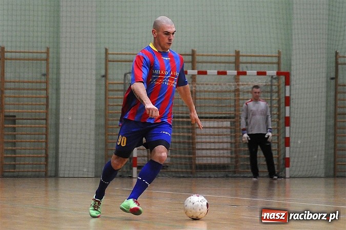 Zdjęcie w galerii na portalu naszraciborz.pl: Niespodzianka w HLPN. Pędzące Byki pokonały mistrza wiadomości z regionu