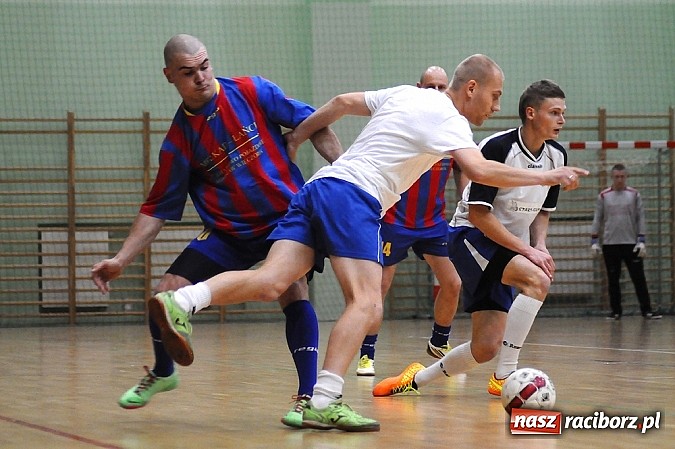 Zdjęcie w galerii na portalu naszraciborz.pl: Niespodzianka w HLPN. Pędzące Byki pokonały mistrza wiadomości z regionu