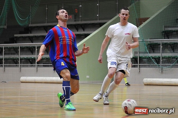 Zdjęcie w galerii na portalu naszraciborz.pl: Niespodzianka w HLPN. Pędzące Byki pokonały mistrza wiadomości z regionu