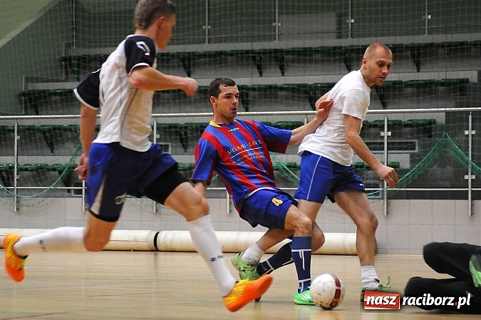 Zdjęcie w galerii na portalu naszraciborz.pl: Niespodzianka w HLPN. Pędzące Byki pokonały mistrza wiadomości z regionu