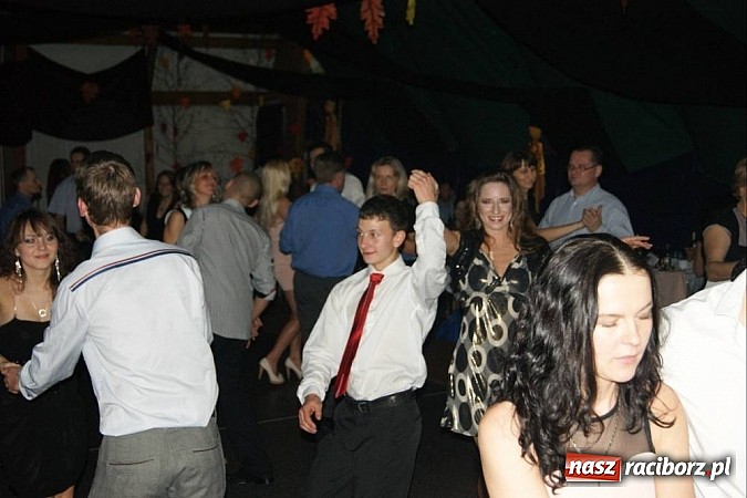 Zdjęcie w galerii na portalu naszraciborz.pl: Udana zabawa andrzejkowa w Syryni wiadomości z regionu