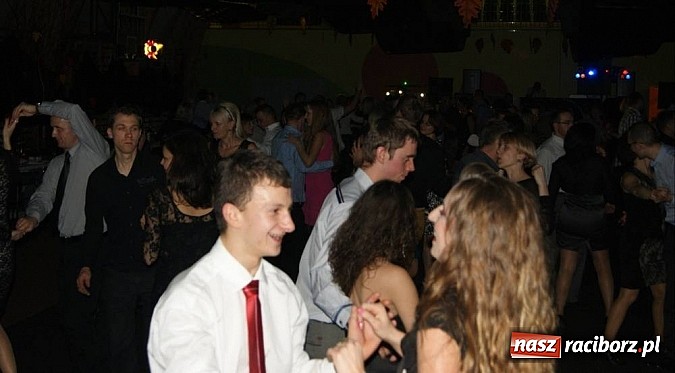 Zdjęcie w galerii na portalu naszraciborz.pl: Udana zabawa andrzejkowa w Syryni wiadomości z regionu