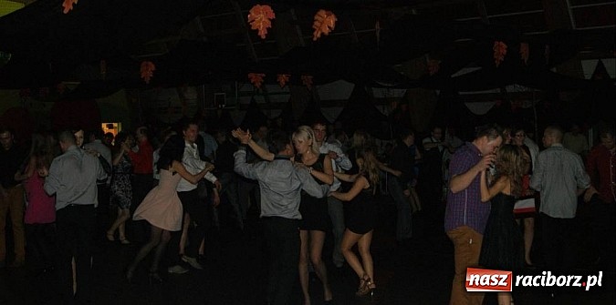 Zdjęcie w galerii na portalu naszraciborz.pl: Udana zabawa andrzejkowa w Syryni wiadomości z regionu