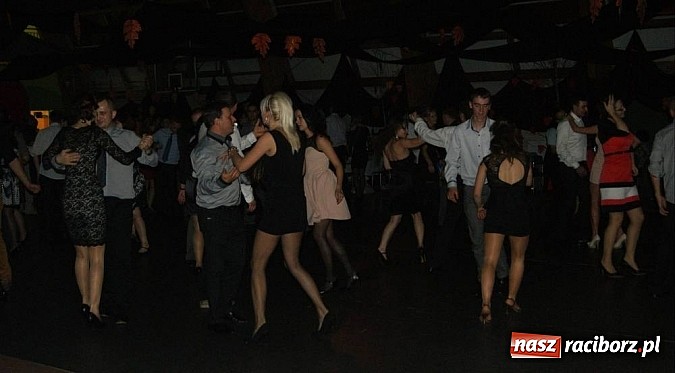 Zdjęcie w galerii na portalu naszraciborz.pl: Udana zabawa andrzejkowa w Syryni wiadomości z regionu