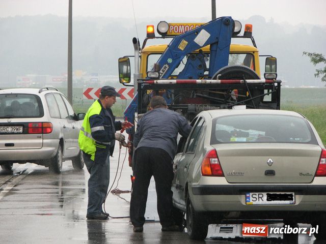 Zdjęcie w galerii na portalu naszraciborz.pl: Dachowanie na Piaskowej wiadomości z regionu