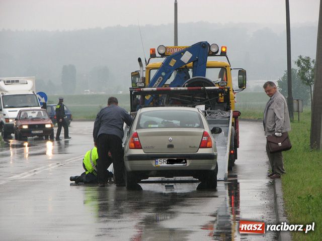 Zdjęcie w galerii na portalu naszraciborz.pl: Dachowanie na Piaskowej wiadomości z regionu