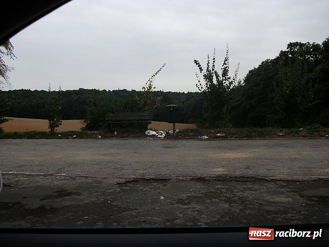 Zdjęcie w galerii na portalu naszraciborz.pl: Leonard skuteczny. Parking jak kort tenisowy wiadomości z regionu