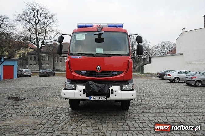 Zdjęcie w galerii na portalu naszraciborz.pl: Nowe strażackie renault sprawuje się wyśmienicie wiadomości z regionu