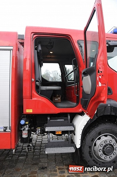 Zdjęcie w galerii na portalu naszraciborz.pl: Nowe strażackie renault sprawuje się wyśmienicie wiadomości z regionu