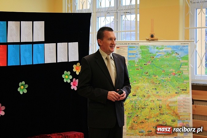 Zdjęcie w galerii na portalu naszraciborz.pl: Goście z Wielkiej Brytanii z wizytą w SP 5 wiadomości z regionu