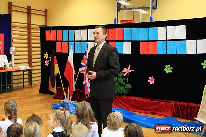 Zdjęcie w galerii na portalu naszraciborz.pl: Goście z Wielkiej Brytanii z wizytą w SP 5 wiadomości z regionu