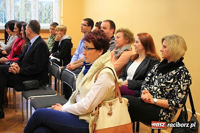 Zdjęcie w galerii na portalu naszraciborz.pl: Goście z Wielkiej Brytanii z wizytą w SP 5 wiadomości z regionu