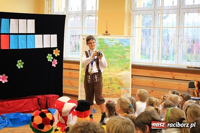 Zdjęcie w galerii na portalu naszraciborz.pl: Goście z Wielkiej Brytanii z wizytą w SP 5 wiadomości z regionu