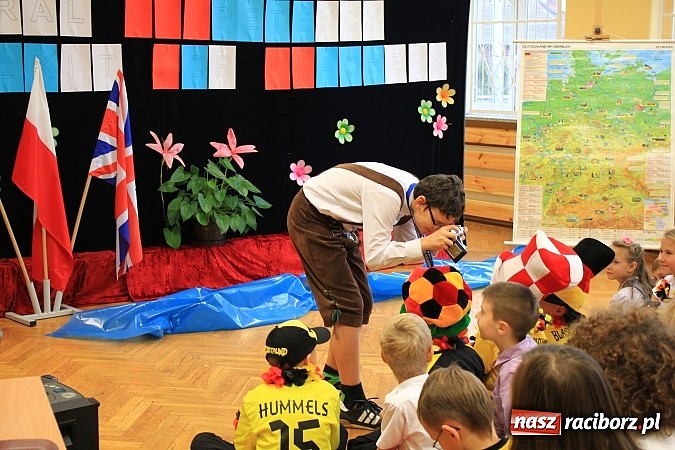 Zdjęcie w galerii na portalu naszraciborz.pl: Goście z Wielkiej Brytanii z wizytą w SP 5 wiadomości z regionu