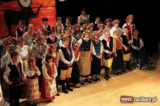 Zdjęcie w galerii na portalu naszraciborz.pl: Biesiada Śląska Szkół Specjalnych - Bajtel Gala wiadomości z regionu