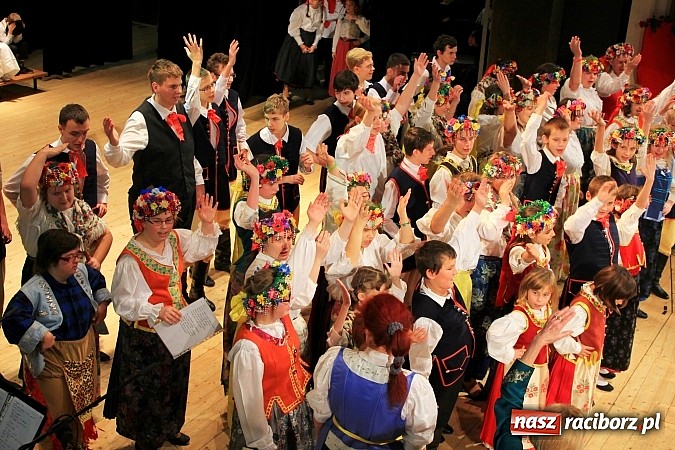 Zdjęcie w galerii na portalu naszraciborz.pl: Biesiada Śląska Szkół Specjalnych - Bajtel Gala wiadomości z regionu