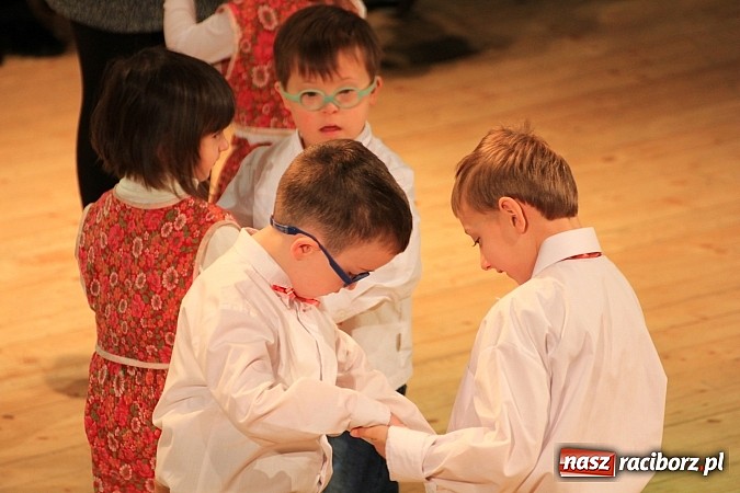Zdjęcie w galerii na portalu naszraciborz.pl: Biesiada Śląska Szkół Specjalnych - Bajtel Gala wiadomości z regionu