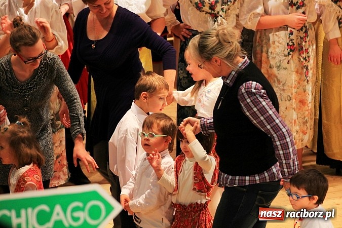 Zdjęcie w galerii na portalu naszraciborz.pl: Biesiada Śląska Szkół Specjalnych - Bajtel Gala wiadomości z regionu