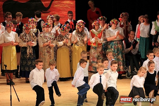 Zdjęcie w galerii na portalu naszraciborz.pl: Biesiada Śląska Szkół Specjalnych - Bajtel Gala wiadomości z regionu