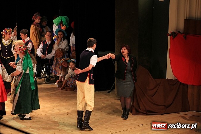 Zdjęcie w galerii na portalu naszraciborz.pl: Biesiada Śląska Szkół Specjalnych - Bajtel Gala wiadomości z regionu