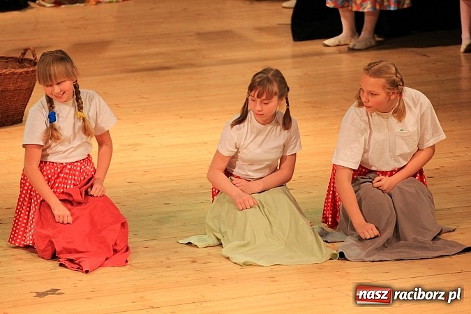 Zdjęcie w galerii na portalu naszraciborz.pl: Biesiada Śląska Szkół Specjalnych - Bajtel Gala wiadomości z regionu