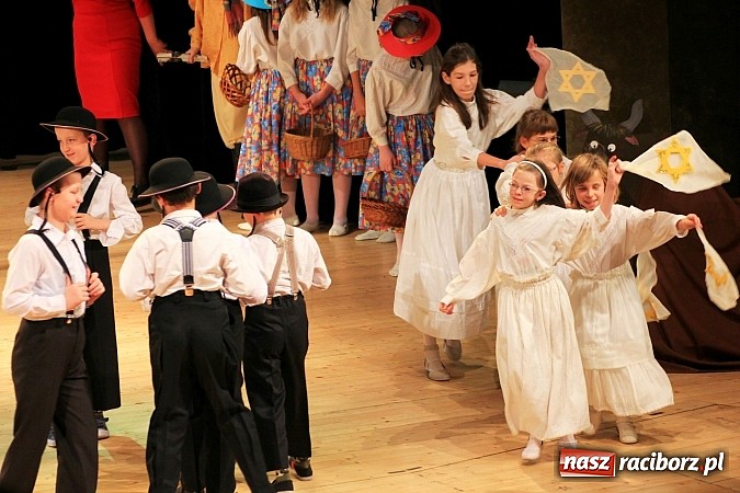 Zdjęcie w galerii na portalu naszraciborz.pl: Biesiada Śląska Szkół Specjalnych - Bajtel Gala wiadomości z regionu