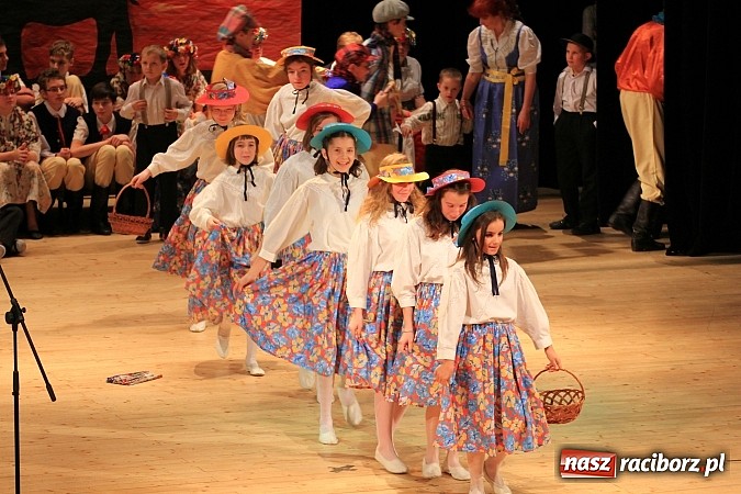 Zdjęcie w galerii na portalu naszraciborz.pl: Biesiada Śląska Szkół Specjalnych - Bajtel Gala wiadomości z regionu