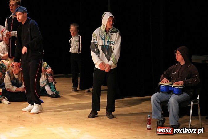 Zdjęcie w galerii na portalu naszraciborz.pl: Biesiada Śląska Szkół Specjalnych - Bajtel Gala wiadomości z regionu