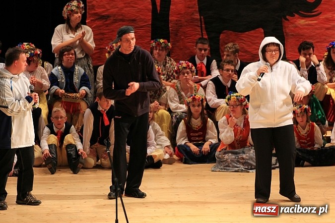 Zdjęcie w galerii na portalu naszraciborz.pl: Biesiada Śląska Szkół Specjalnych - Bajtel Gala wiadomości z regionu