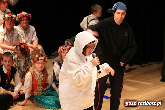 Zdjęcie w galerii na portalu naszraciborz.pl: Biesiada Śląska Szkół Specjalnych - Bajtel Gala wiadomości z regionu