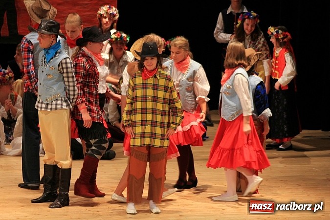 Zdjęcie w galerii na portalu naszraciborz.pl: Biesiada Śląska Szkół Specjalnych - Bajtel Gala wiadomości z regionu