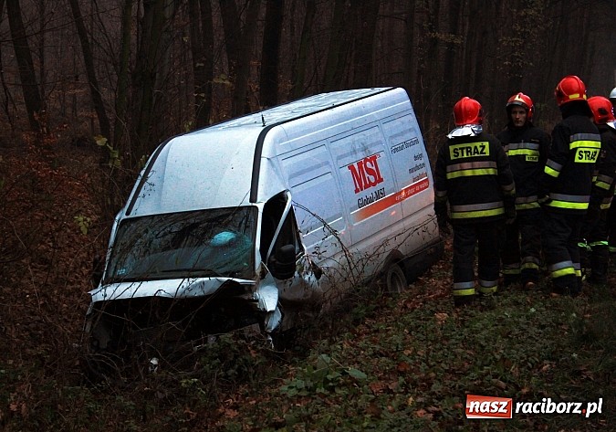 Zdjęcie w galerii na portalu naszraciborz.pl: Czołowe zderzenie na trasie Racibórz-Kornowac. Kierowca citroena zmarł w szpitalu wiadomości z regionu