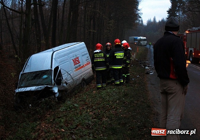 Zdjęcie w galerii na portalu naszraciborz.pl: Czołowe zderzenie na trasie Racibórz-Kornowac. Kierowca citroena zmarł w szpitalu wiadomości z regionu