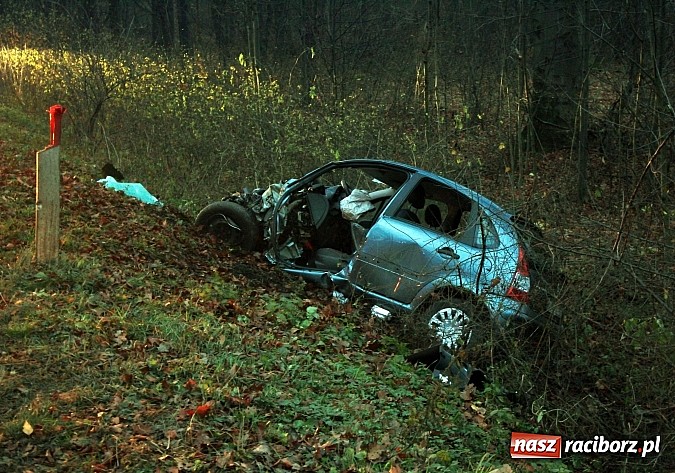Zdjęcie w galerii na portalu naszraciborz.pl: Czołowe zderzenie na trasie Racibórz-Kornowac. Kierowca citroena zmarł w szpitalu wiadomości z regionu
