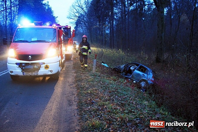 Zdjęcie w galerii na portalu naszraciborz.pl: Czołowe zderzenie na trasie Racibórz-Kornowac. Kierowca citroena zmarł w szpitalu wiadomości z regionu