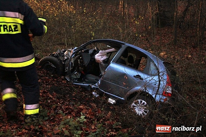 Zdjęcie w galerii na portalu naszraciborz.pl: Czołowe zderzenie na trasie Racibórz-Kornowac. Kierowca citroena zmarł w szpitalu wiadomości z regionu