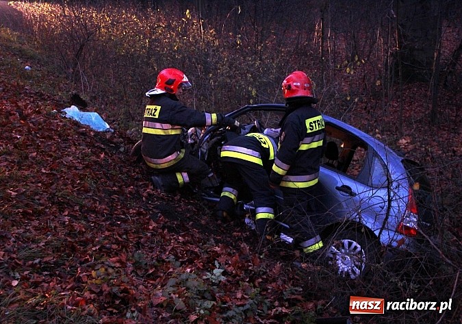 Zdjęcie w galerii na portalu naszraciborz.pl: Czołowe zderzenie na trasie Racibórz-Kornowac. Kierowca citroena zmarł w szpitalu wiadomości z regionu