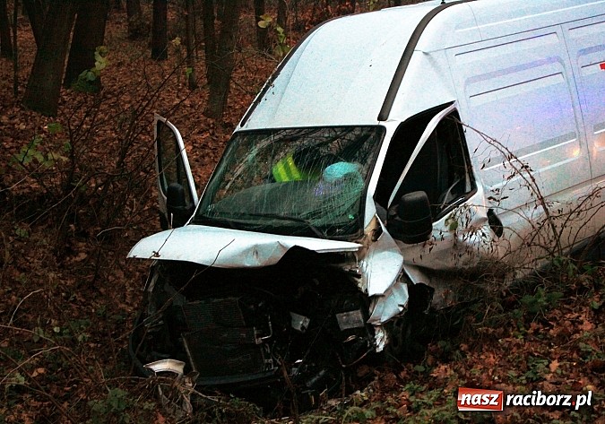 Zdjęcie w galerii na portalu naszraciborz.pl: Czołowe zderzenie na trasie Racibórz-Kornowac. Kierowca citroena zmarł w szpitalu wiadomości z regionu